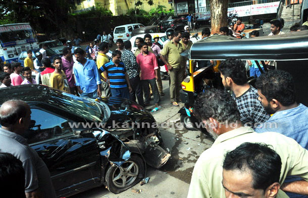 Aouto_Car_axident_4