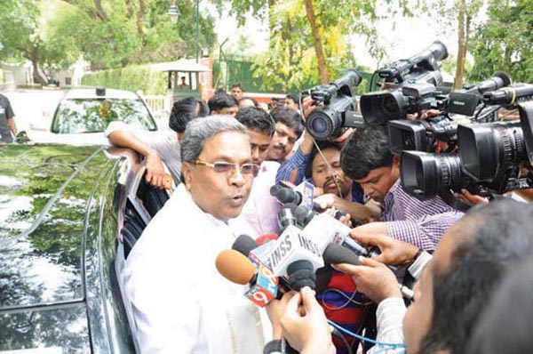 After a discussion with Congress Supremo Mrs Sonia Gandhi,Karnataka Chief Minister Mr Siddaramaiah speaking with Media in front of #10 Janpath in New Delhi on June-18
