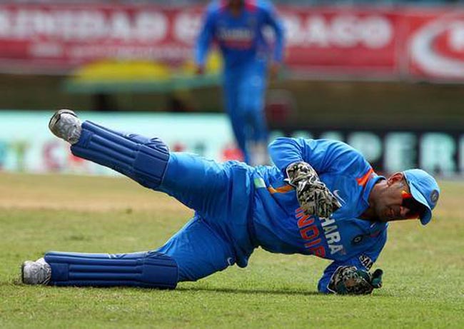 ms-dhoni-catch