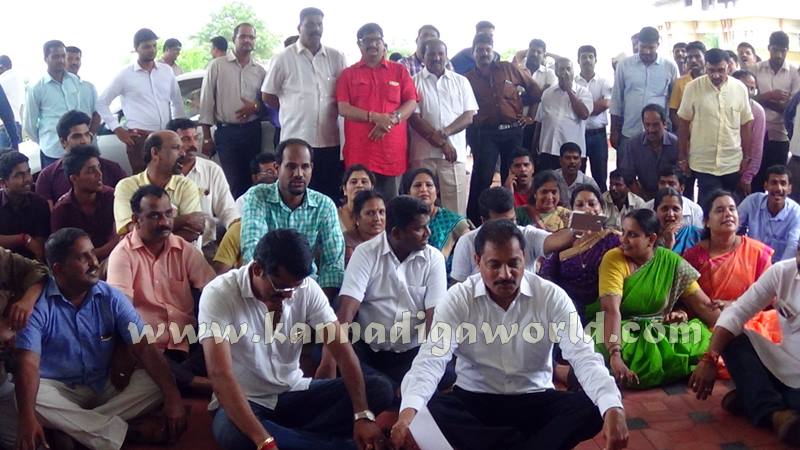 Udupi_BJP PRotest_Dysp (5)