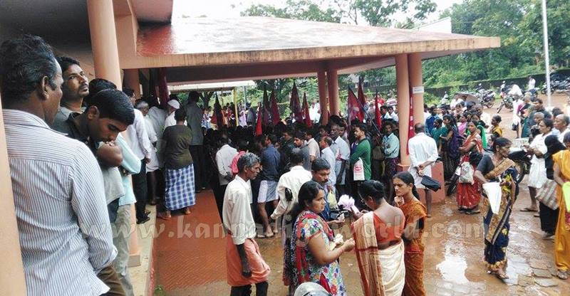 Byndoor_94C_Protest (1)