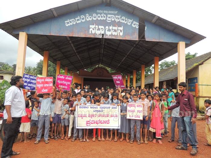Siddapura_School Childrens_Protest (4)