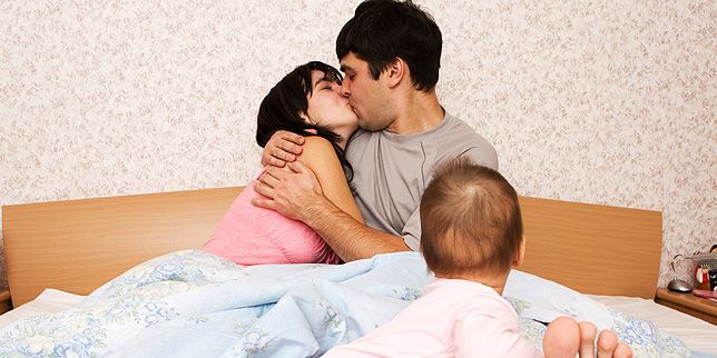 Мамаша и сынок занимаются сексом пока отец на работе