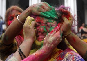 356215-indian-lathmar-holi-festival-barsana-village-uttar-pradesh